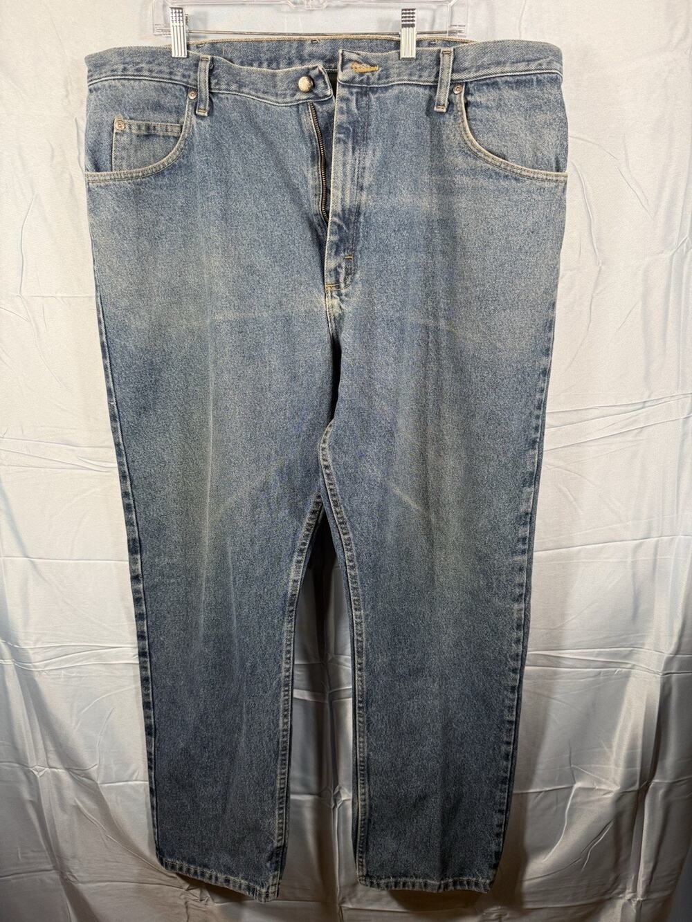Wrangler Men's 42x32 Relaxed Fit Blue Jeans Medium Wash